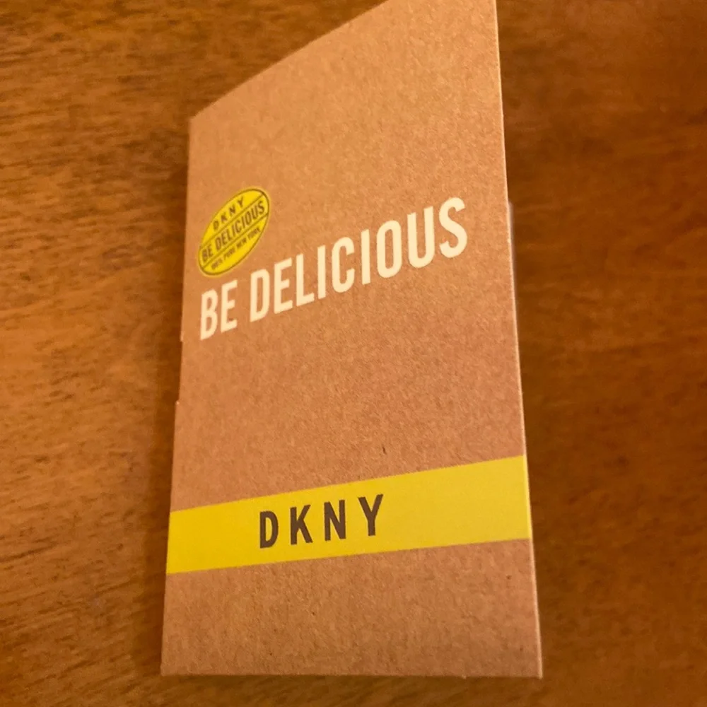 5/$25 DKNY Be delicious Apple sample travel perfume - Picture 1 of 2